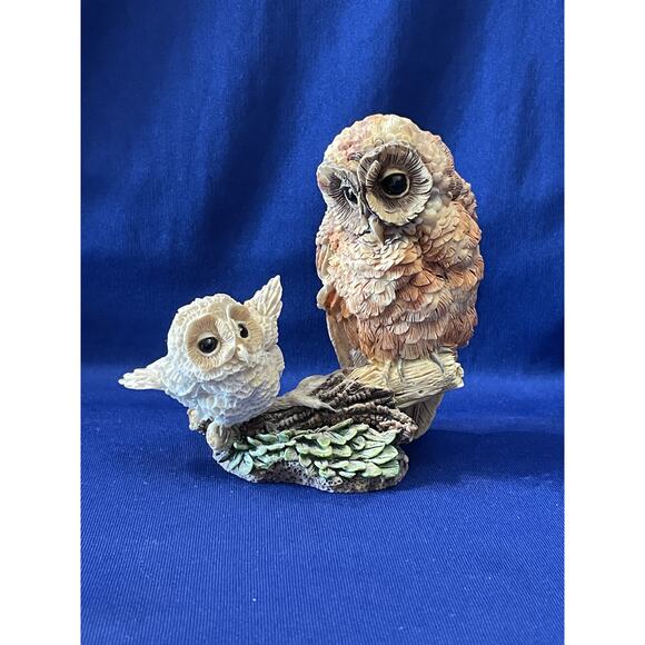 Detailed Figurine Owl and Owlet Learning How To Fly - Picture 1 of 7
